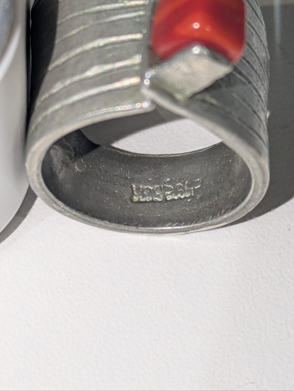 Signed modernist pewter and red glass cube ring - Picture 10 of 10
